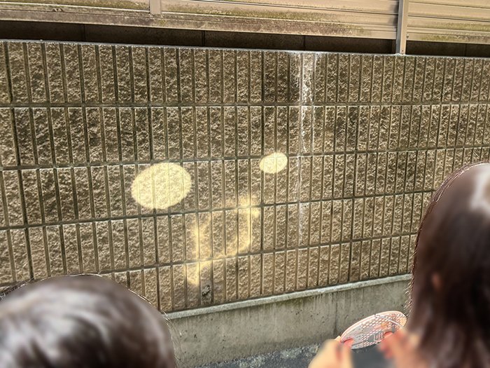光の反射を利用して顔をつくる実験